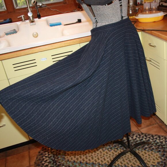 Vatralala & Coh Wool Skirt Heavyweight - Picture 5 of 7